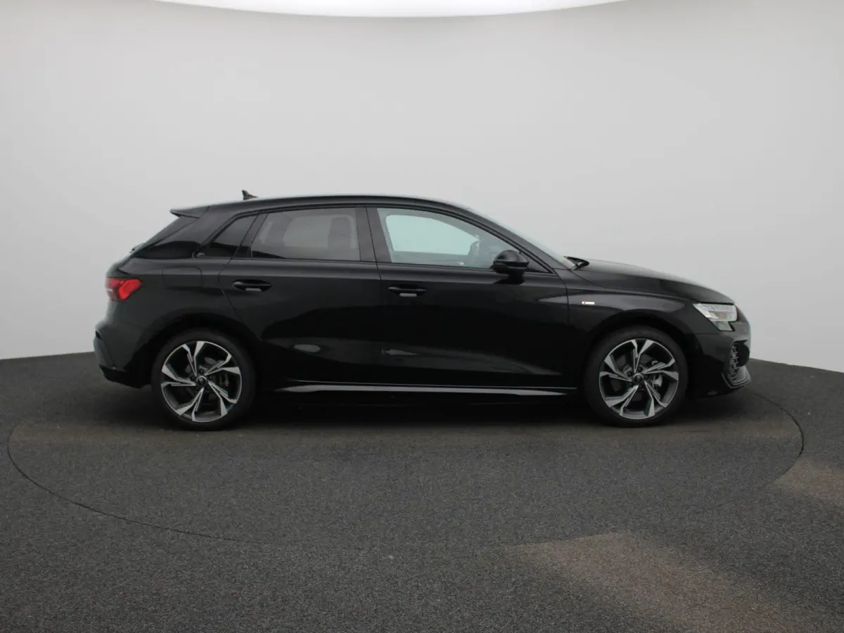 40 TFSI e S edition 204 PK | Adaptive cruise control | Achteruitrijcamera | Stoelverwarming | Climate control | Navigatie | Optiekpakket zwart plus | SONOS | Smartphone interface | Lichtmeta