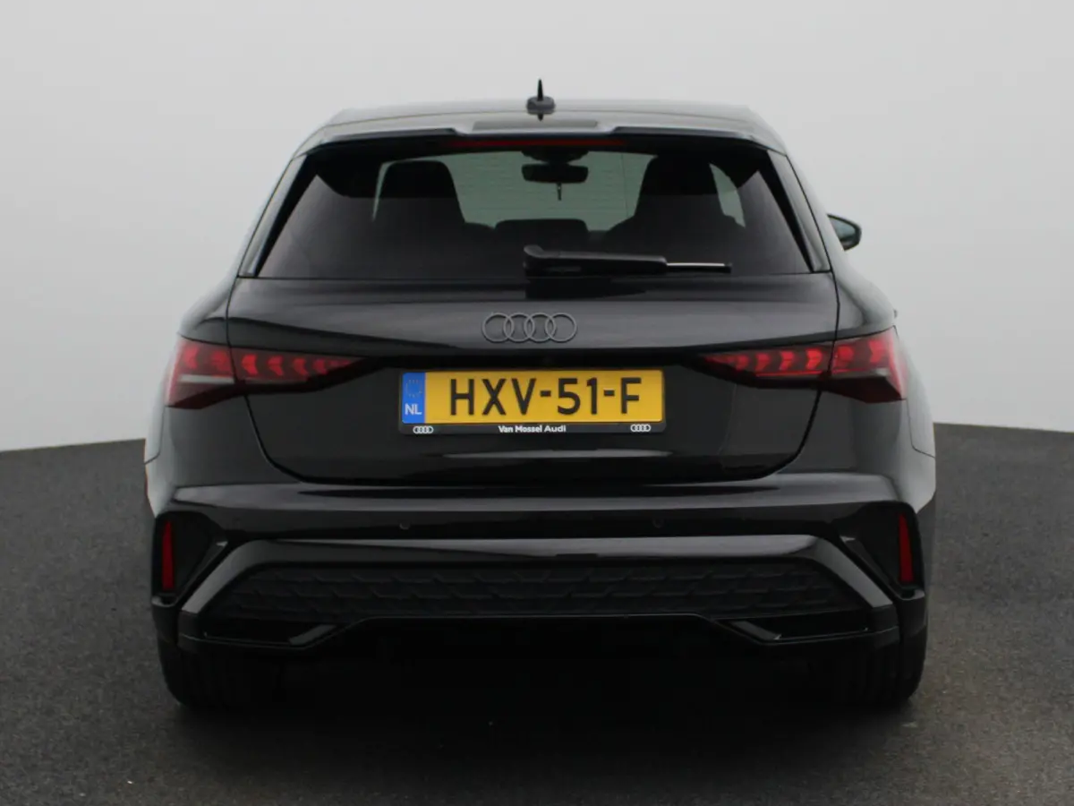 40 TFSI e S edition 204 PK | Adaptive cruise control | Achteruitrijcamera | Stoelverwarming | Climate control | Navigatie | Optiekpakket zwart plus | SONOS | Smartphone interface | Lichtmeta