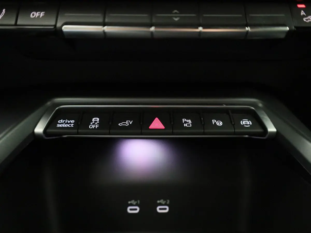 40 TFSI e S edition 204 PK | Adaptive cruise control | Achteruitrijcamera | Stoelverwarming | Climate control | Navigatie | Optiekpakket zwart plus | SONOS | Smartphone interface | Lichtmeta