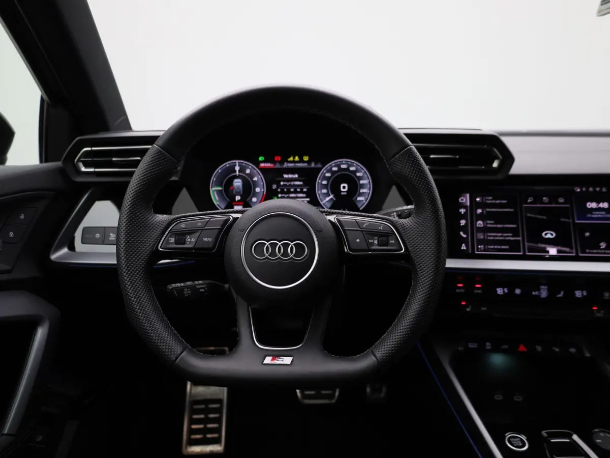 40 TFSI e S edition 204 PK | Adaptive cruise control | Achteruitrijcamera | Stoelverwarming | Climate control | Navigatie | Optiekpakket zwart plus | SONOS | Smartphone interface | Lichtmeta