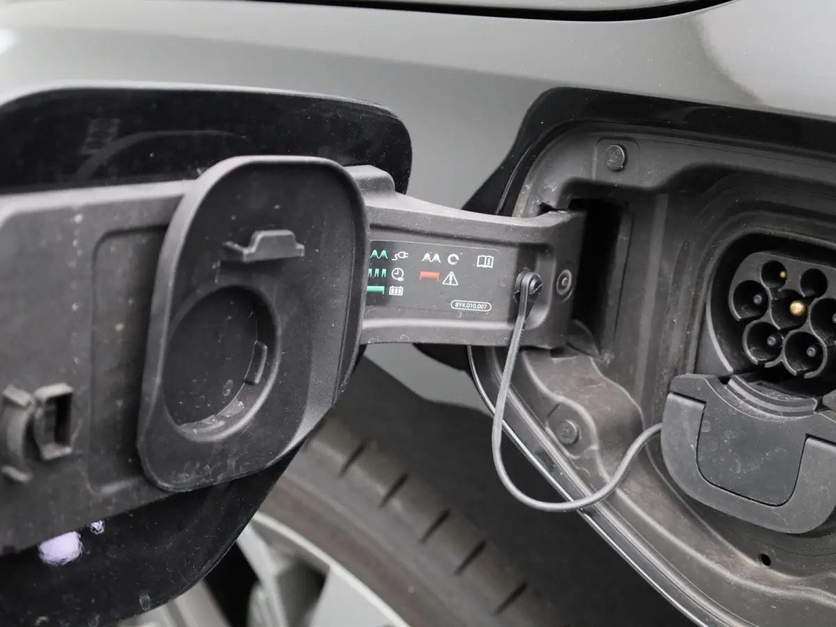 40 TFSI e S edition 204 PK | Adaptive cruise control | Achteruitrijcamera | Stoelverwarming | Climate control | Navigatie | Optiekpakket zwart plus | SONOS | Smartphone interface | Lichtmeta