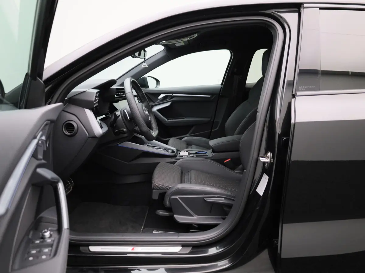 40 TFSI e S edition 204 PK | Adaptive cruise control | Achteruitrijcamera | Stoelverwarming | Climate control | Navigatie | Optiekpakket zwart plus | SONOS | Smartphone interface | Lichtmeta
