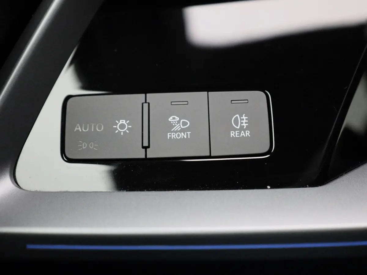 40 TFSI e S edition 204 PK | Adaptive cruise control | Achteruitrijcamera | Stoelverwarming | Climate control | Navigatie | Optiekpakket zwart plus | SONOS | Smartphone interface | Lichtmeta