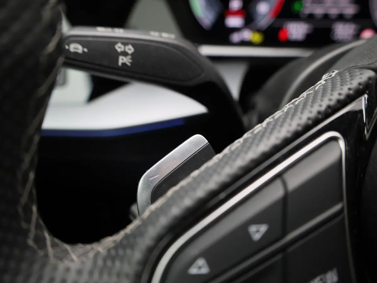 40 TFSI e S edition 204 PK | Adaptive cruise control | Achteruitrijcamera | Stoelverwarming | Climate control | Navigatie | Optiekpakket zwart plus | SONOS | Smartphone interface | Lichtmeta