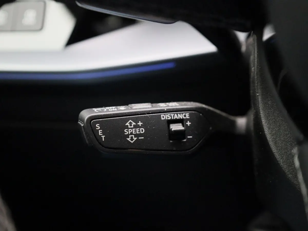 40 TFSI e S edition 204 PK | Adaptive cruise control | Achteruitrijcamera | Stoelverwarming | Climate control | Navigatie | Optiekpakket zwart plus | SONOS | Smartphone interface | Lichtmeta