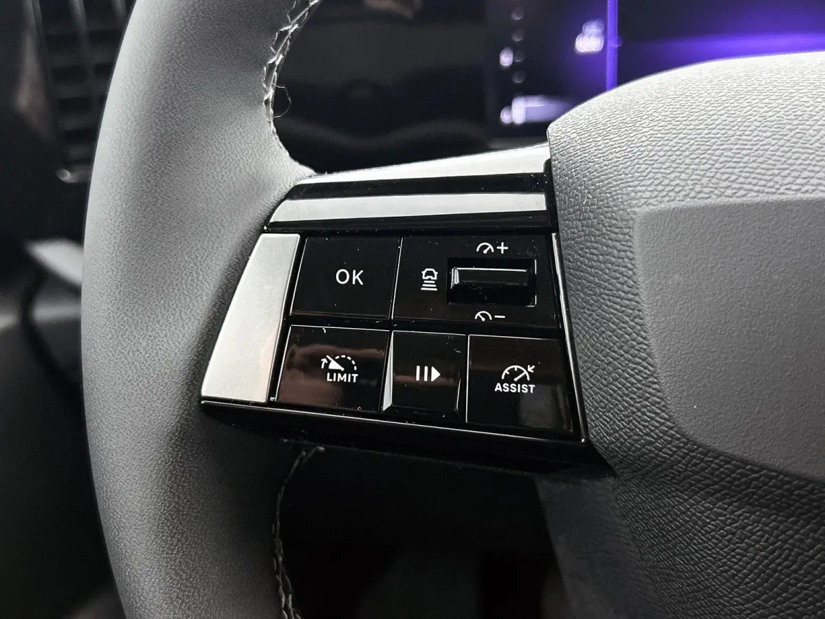 1.2 Business Edition 110pk | Navigatie | Adaptieve Cruise Control | Camera | LED | Keyless Entry/Start | Stoelverwarming | Apple Carplay/Android Auto |