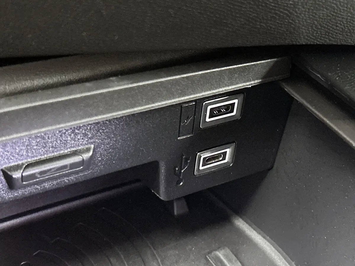 1.2 Business Edition 110pk | Navigatie | Adaptieve Cruise Control | Camera | LED | Keyless Entry/Start | Stoelverwarming | Apple Carplay/Android Auto |