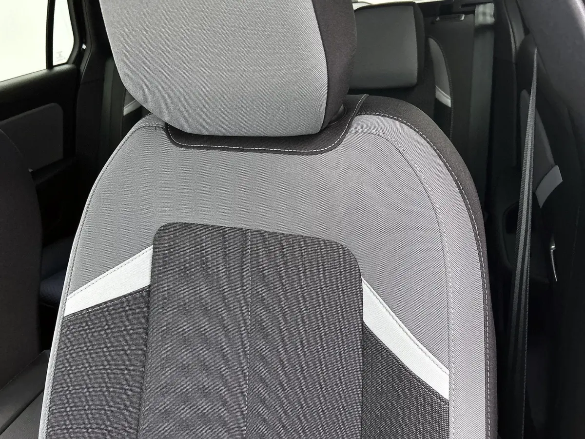 1.2 Business Edition 110pk | Navigatie | Adaptieve Cruise Control | Camera | LED | Keyless Entry/Start | Stoelverwarming | Apple Carplay/Android Auto |