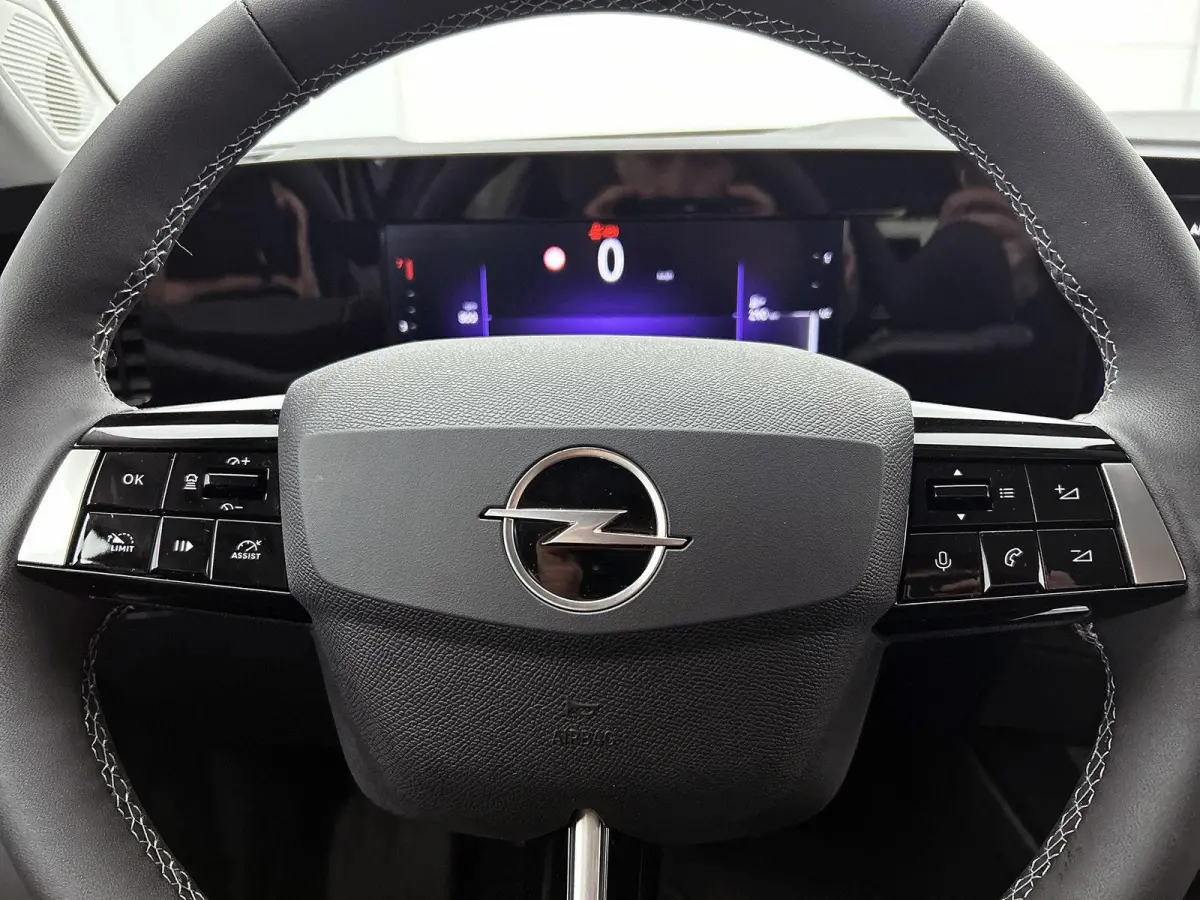 1.2 Business Edition 110pk | Navigatie | Adaptieve Cruise Control | Camera | LED | Keyless Entry/Start | Stoelverwarming | Apple Carplay/Android Auto |