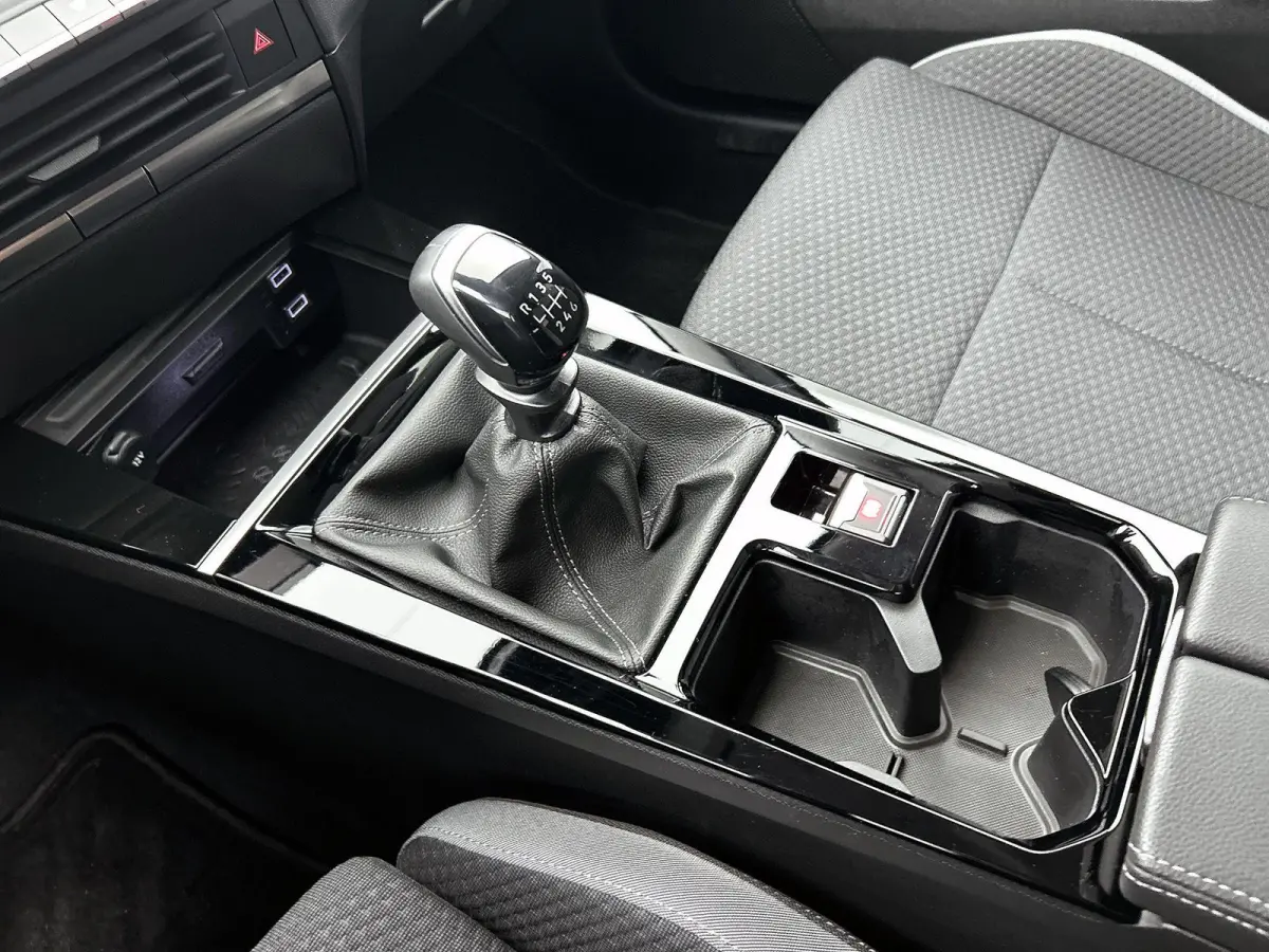 1.2 Business Edition 110pk | Navigatie | Adaptieve Cruise Control | Camera | LED | Keyless Entry/Start | Stoelverwarming | Apple Carplay/Android Auto |