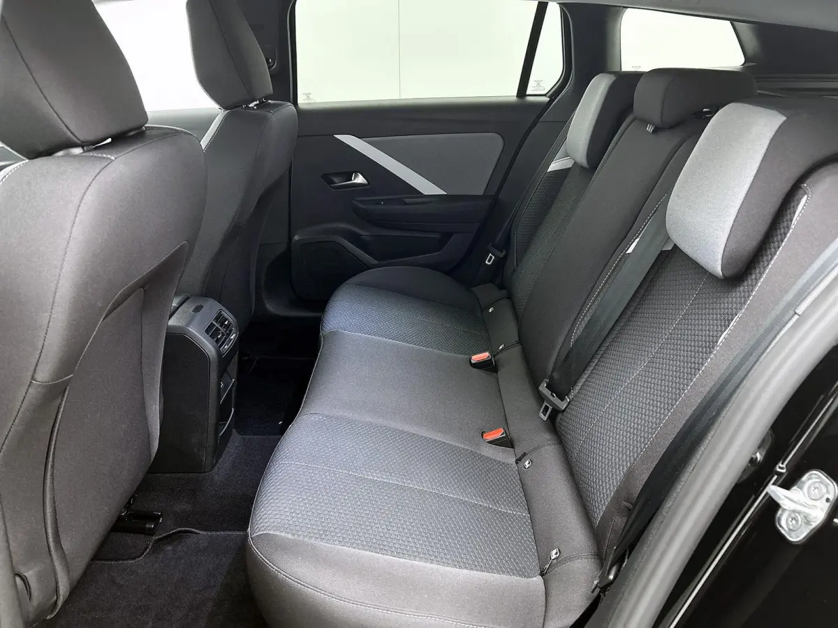 1.2 Business Edition 110pk | Navigatie | Adaptieve Cruise Control | Camera | LED | Keyless Entry/Start | Stoelverwarming | Apple Carplay/Android Auto |