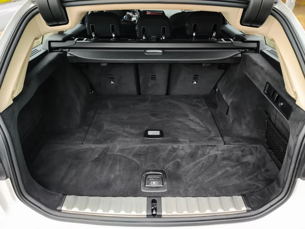 320i Business Edition 1e-Eig. & Dealer-Onderh. BOVAG-Garantie. NL-Auto.
