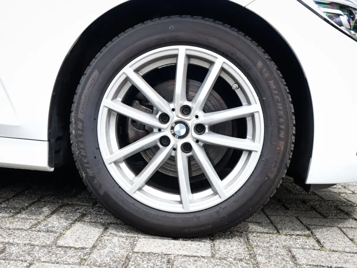 320i Business Edition 1e-Eig. & Dealer-Onderh. BOVAG-Garantie. NL-Auto.