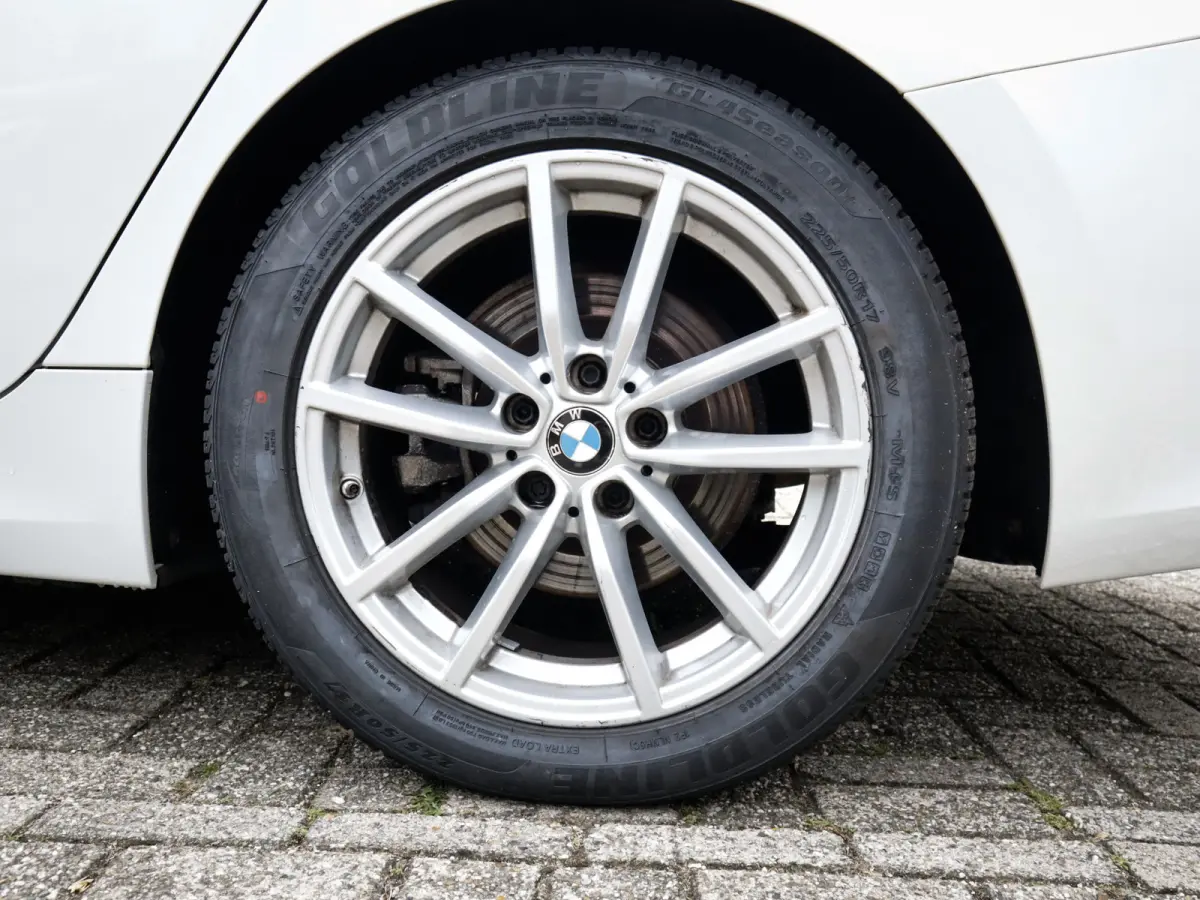 320i Business Edition 1e-Eig. & Dealer-Onderh. BOVAG-Garantie. NL-Auto.