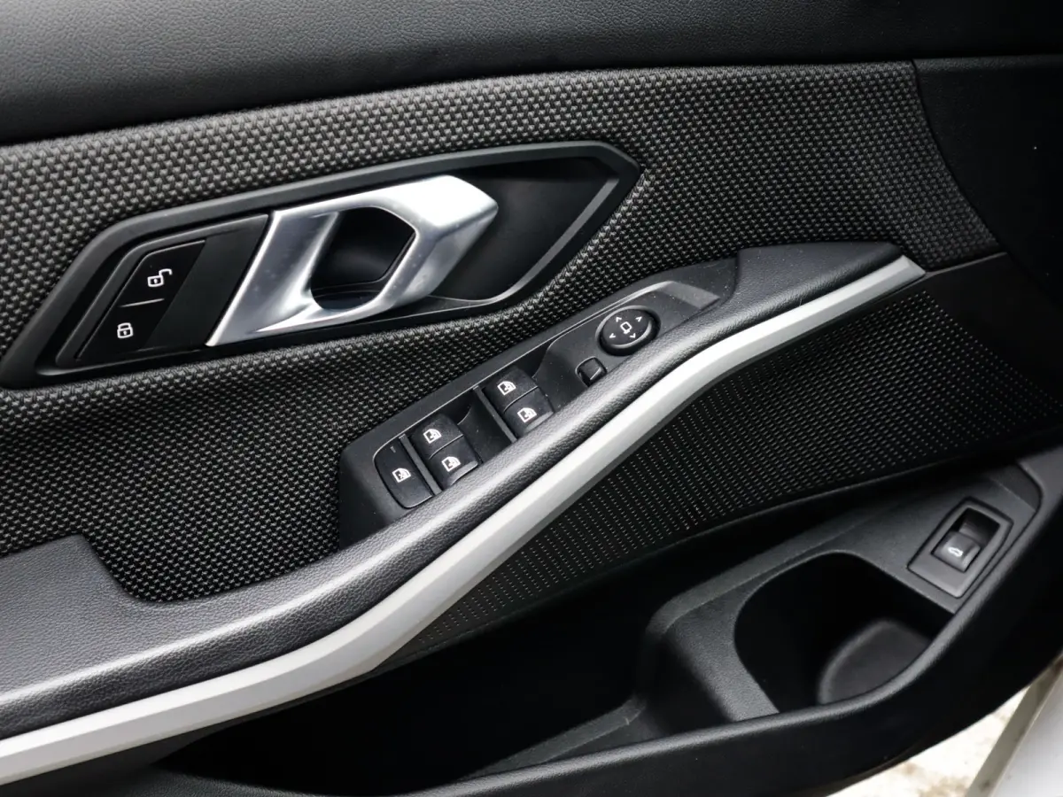 320i Business Edition 1e-Eig. & Dealer-Onderh. BOVAG-Garantie. NL-Auto.