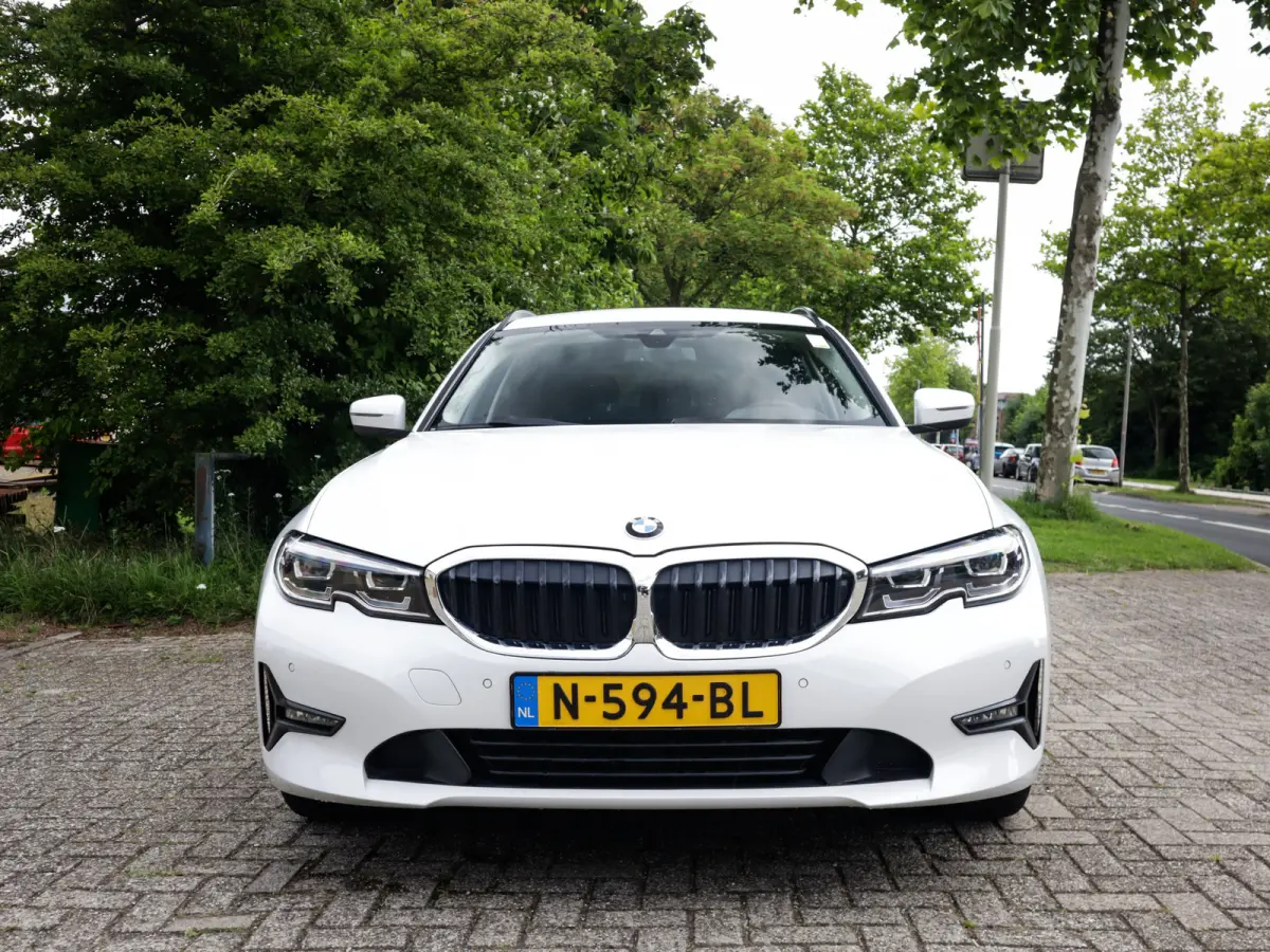 320i Business Edition 1e-Eig. & Dealer-Onderh. BOVAG-Garantie. NL-Auto.