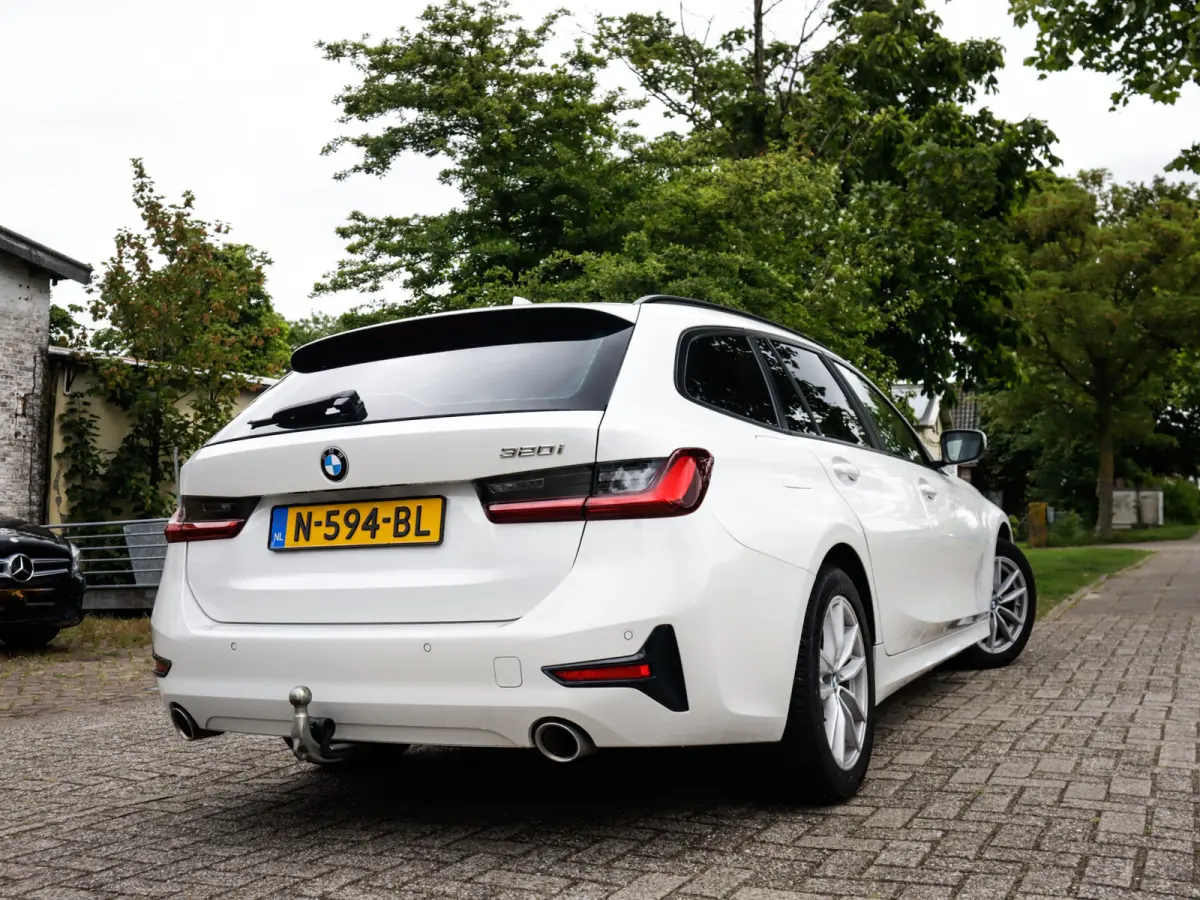 320i Business Edition 1e-Eig. & Dealer-Onderh. BOVAG-Garantie. NL-Auto.