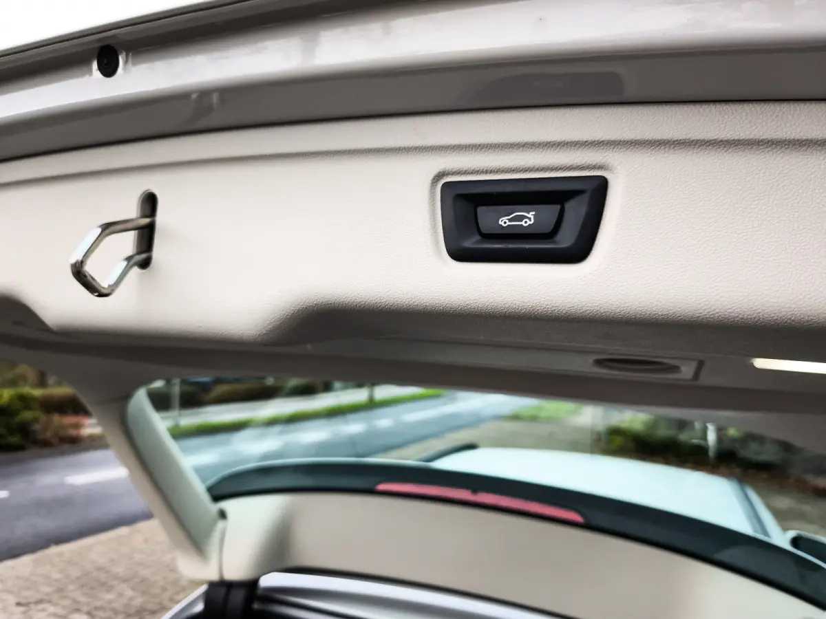 320i Business Edition 1e-Eig. & Dealer-Onderh. BOVAG-Garantie. NL-Auto.