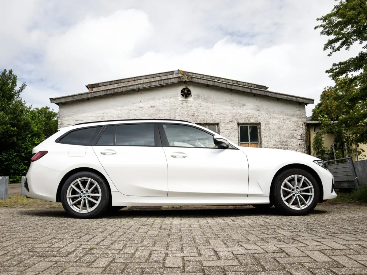 320i Business Edition 1e-Eig. & Dealer-Onderh. BOVAG-Garantie. NL-Auto.