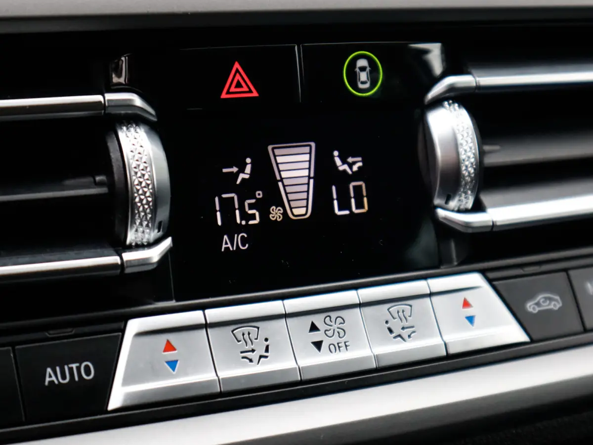 320i Business Edition 1e-Eig. & Dealer-Onderh. BOVAG-Garantie. NL-Auto.
