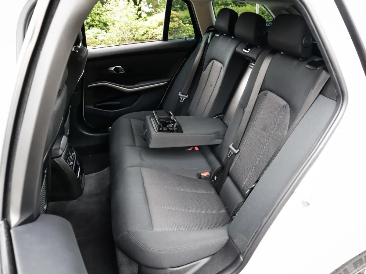 320i Business Edition 1e-Eig. & Dealer-Onderh. BOVAG-Garantie. NL-Auto.