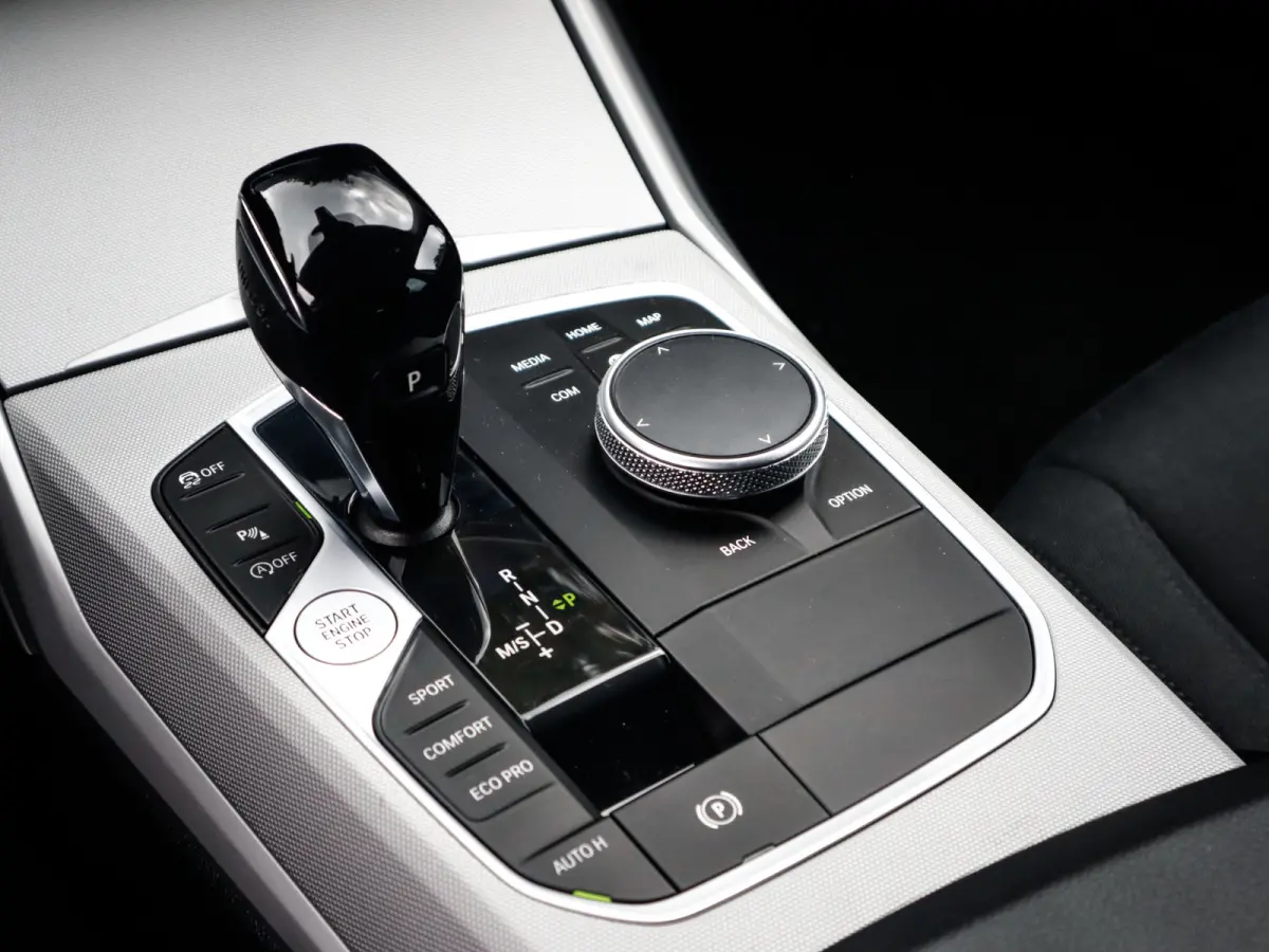 320i Business Edition 1e-Eig. & Dealer-Onderh. BOVAG-Garantie. NL-Auto.