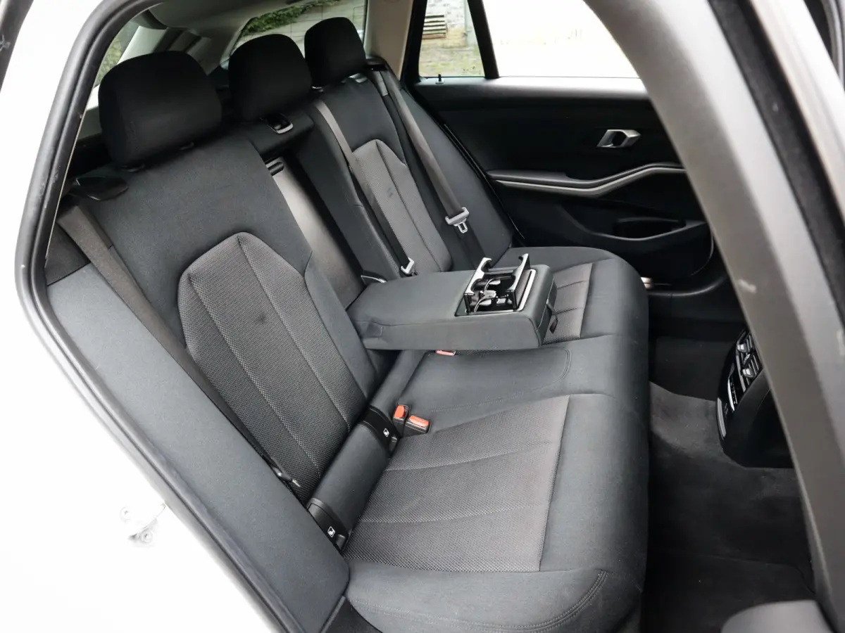 320i Business Edition 1e-Eig. & Dealer-Onderh. BOVAG-Garantie. NL-Auto.