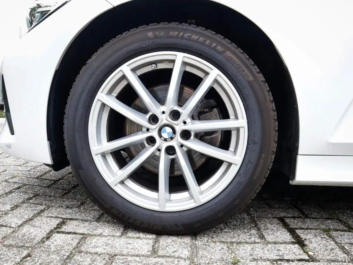 320i Business Edition 1e-Eig. & Dealer-Onderh. BOVAG-Garantie. NL-Auto.