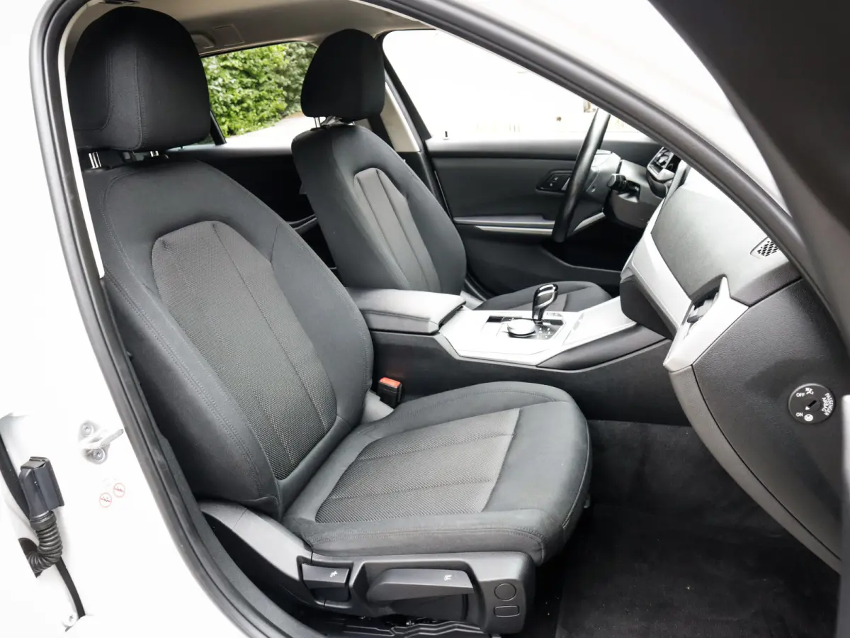 320i Business Edition 1e-Eig. & Dealer-Onderh. BOVAG-Garantie. NL-Auto.