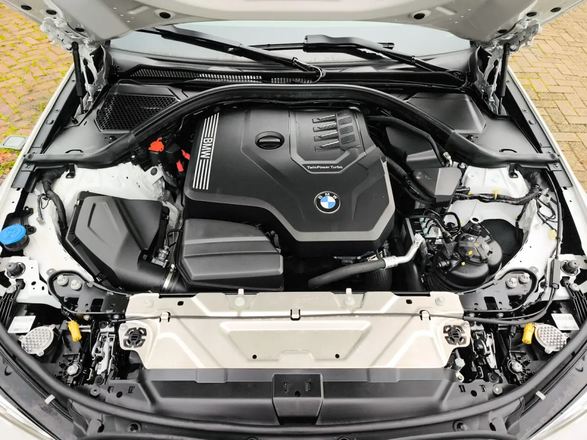 320i Business Edition 1e-Eig. & Dealer-Onderh. BOVAG-Garantie. NL-Auto.