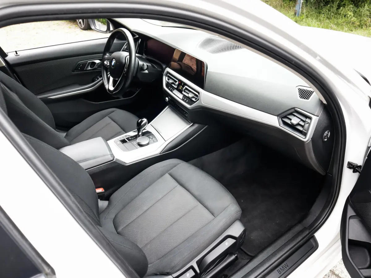 320i Business Edition 1e-Eig. & Dealer-Onderh. BOVAG-Garantie. NL-Auto.