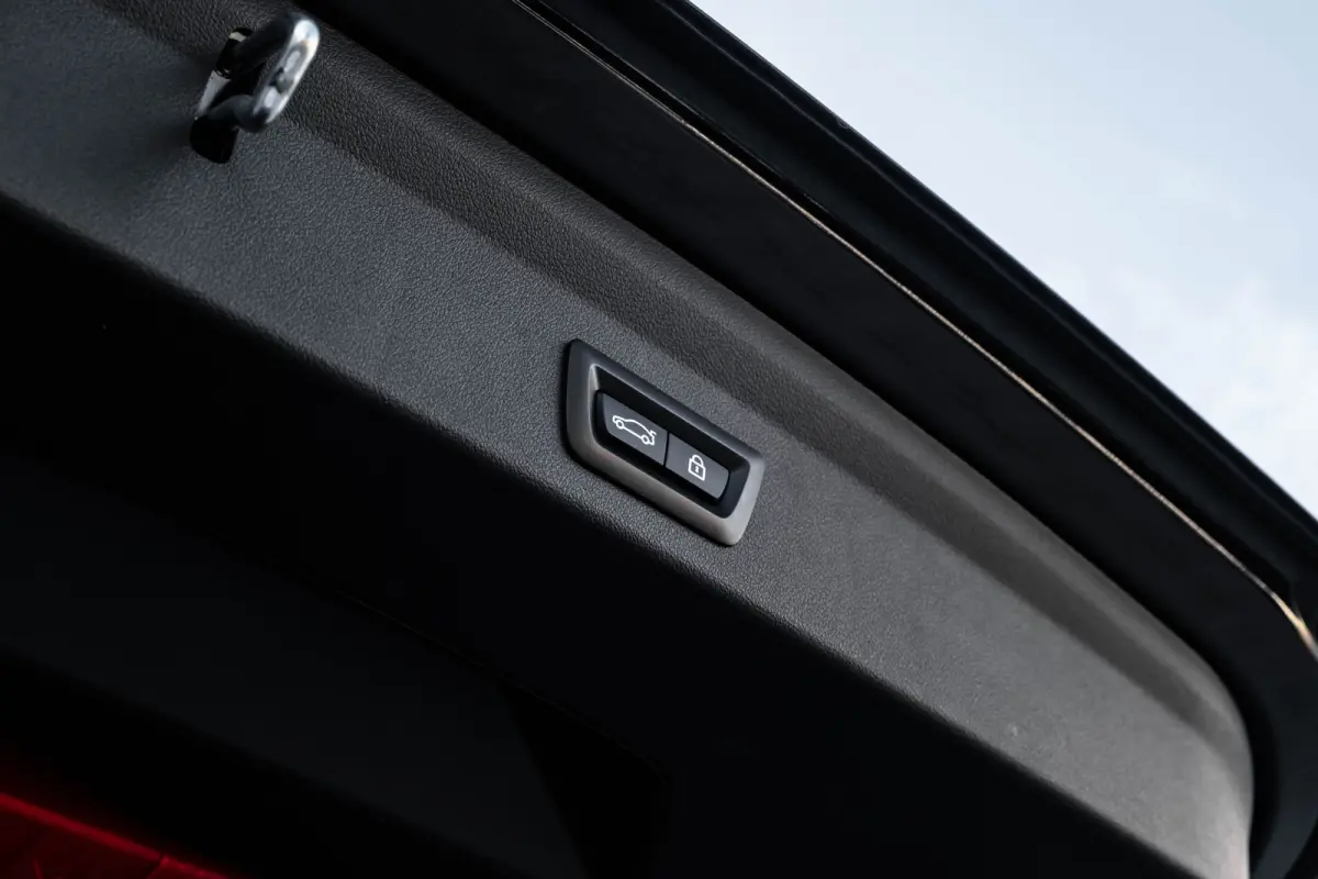 M135i xDrive High Executive 306 PK | Panoramadak | Harman Kardon | Geheugen Stoelen | Stuurverwarming