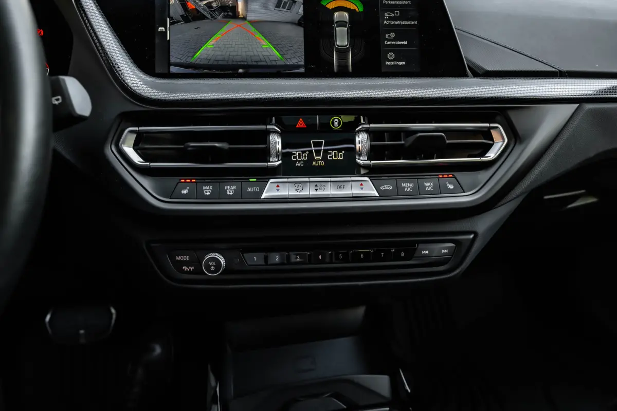 M135i xDrive High Executive 306 PK | Panoramadak | Harman Kardon | Geheugen Stoelen | Stuurverwarming