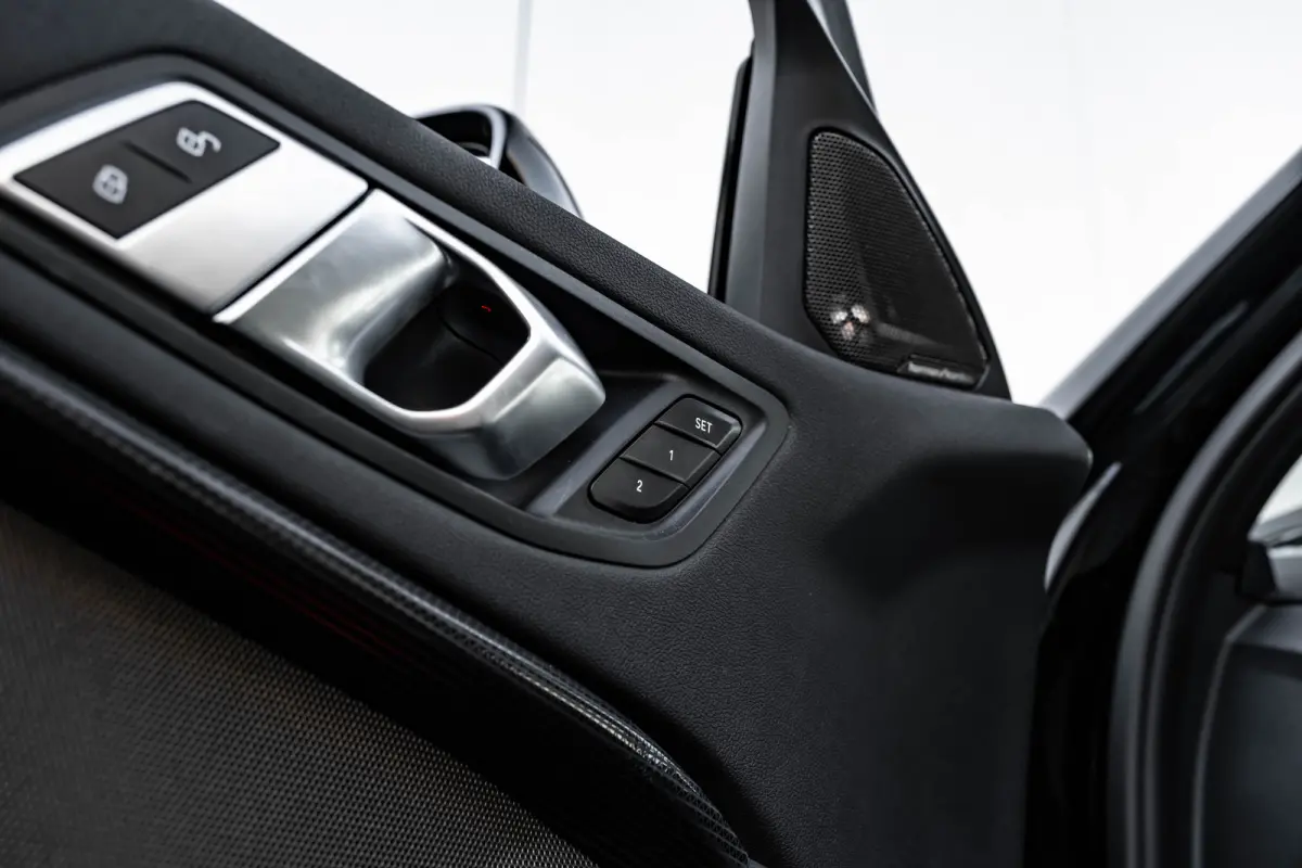 M135i xDrive High Executive 306 PK | Panoramadak | Harman Kardon | Geheugen Stoelen | Stuurverwarming