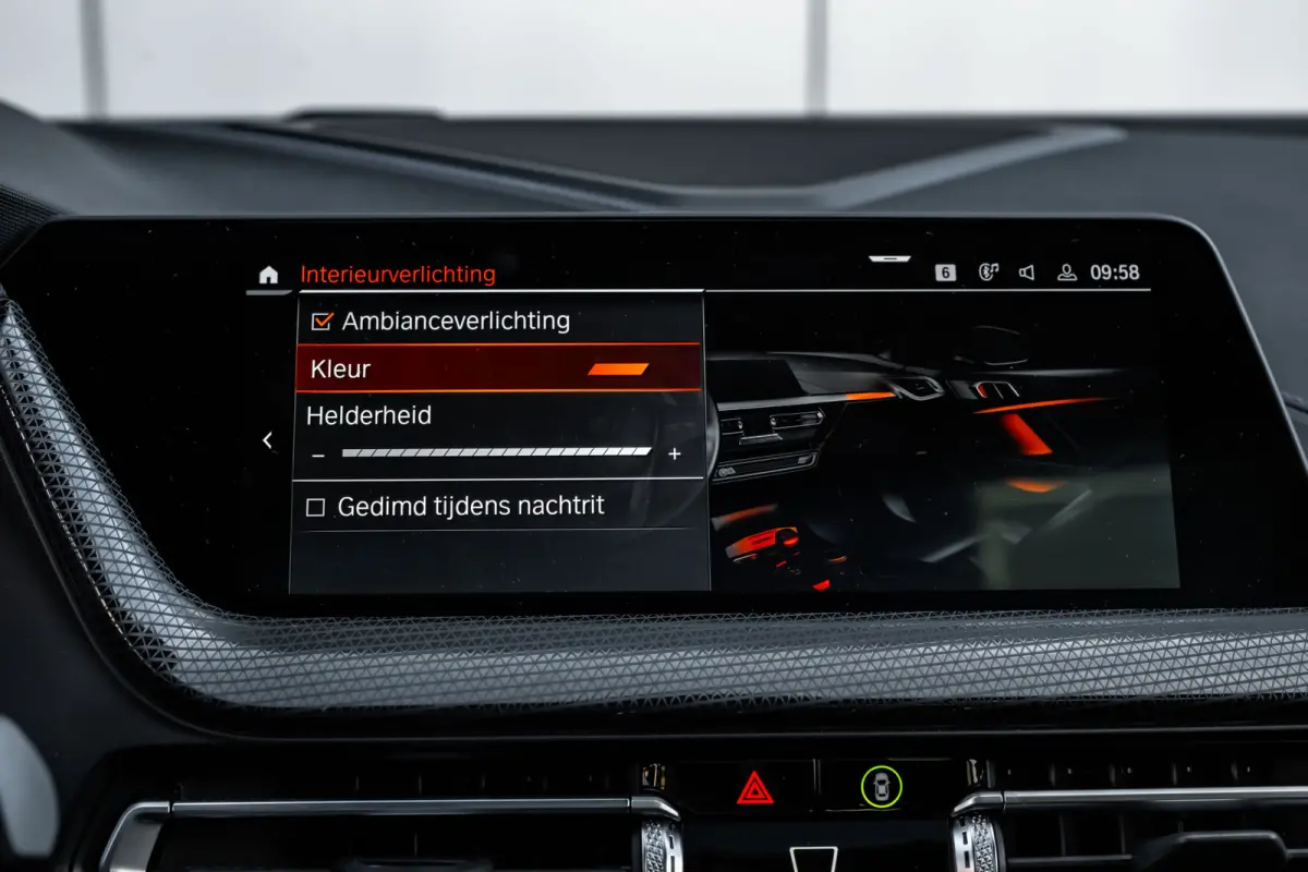 M135i xDrive High Executive 306 PK | Panoramadak | Harman Kardon | Geheugen Stoelen | Stuurverwarming