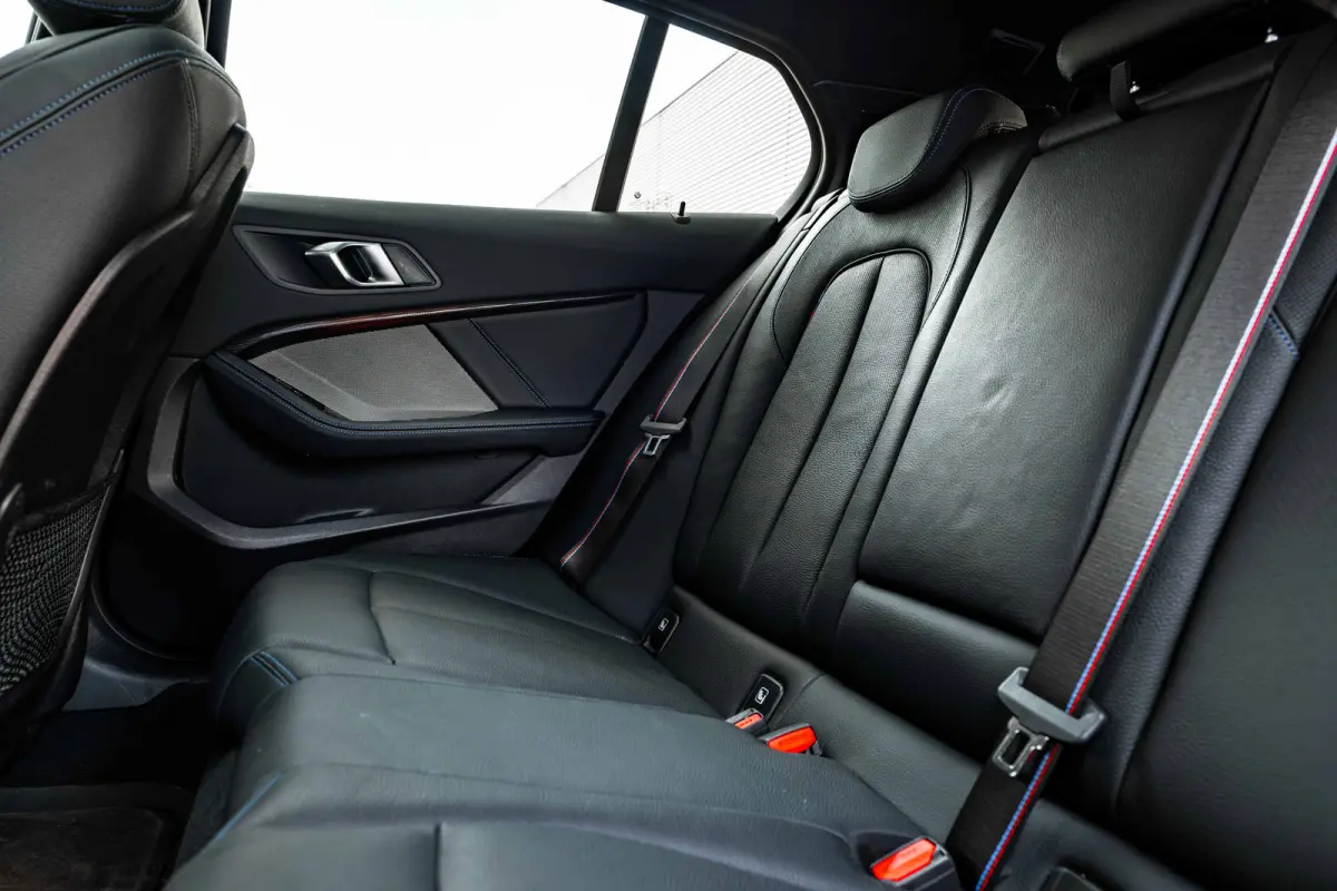 M135i xDrive High Executive 306 PK | Panoramadak | Harman Kardon | Geheugen Stoelen | Stuurverwarming