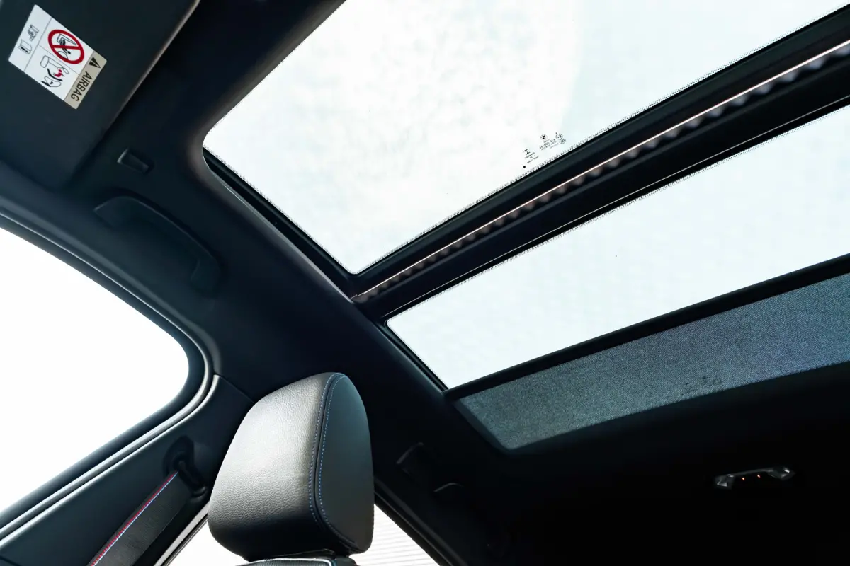 M135i xDrive High Executive 306 PK | Panoramadak | Harman Kardon | Geheugen Stoelen | Stuurverwarming