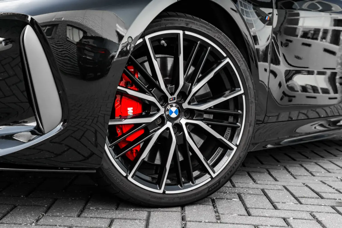 M135i xDrive High Executive 306 PK | Panoramadak | Harman Kardon | Geheugen Stoelen | Stuurverwarming