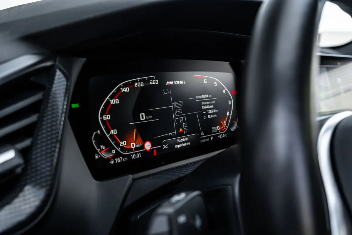 M135i xDrive High Executive 306 PK | Panoramadak | Harman Kardon | Geheugen Stoelen | Stuurverwarming