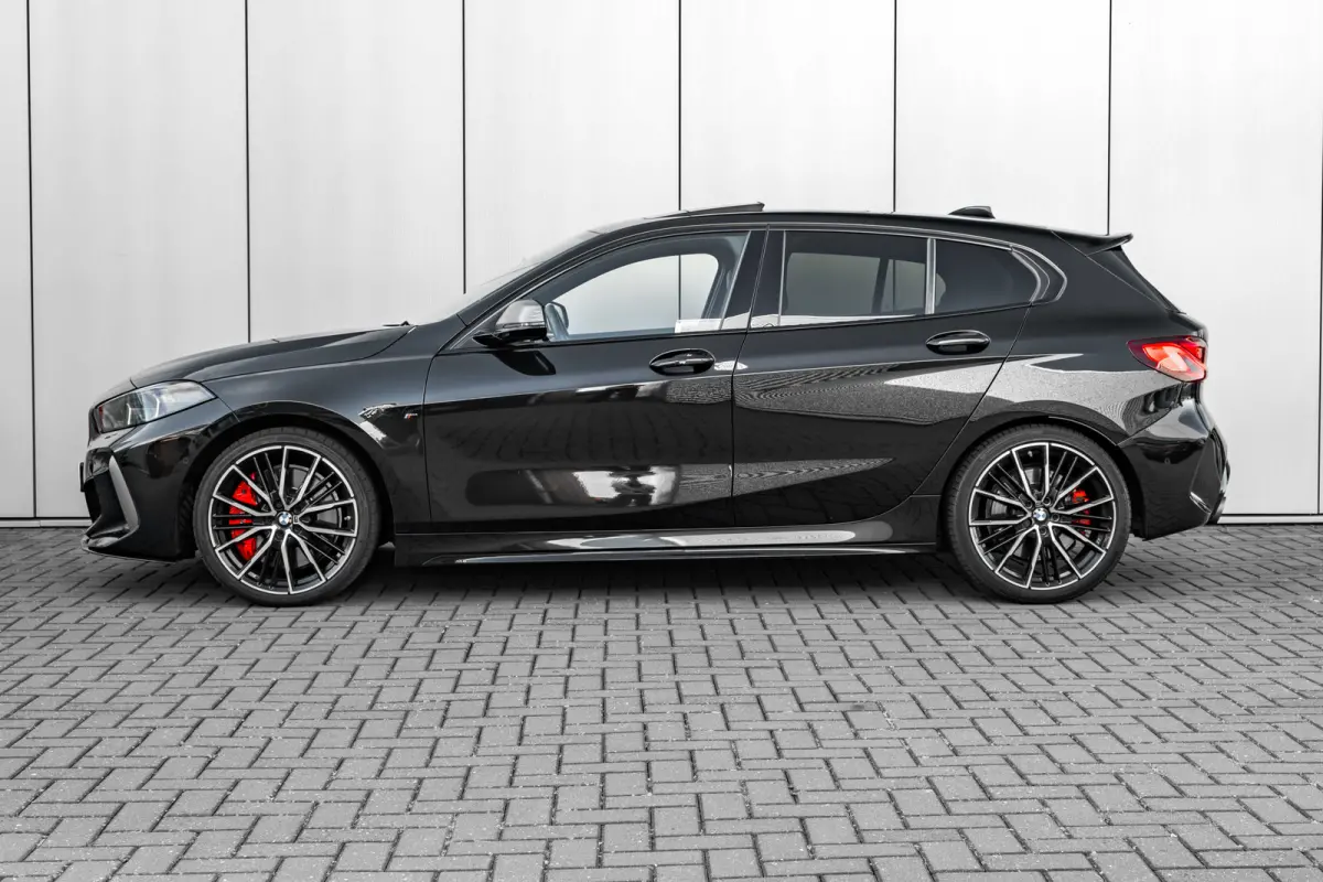 M135i xDrive High Executive 306 PK | Panoramadak | Harman Kardon | Geheugen Stoelen | Stuurverwarming