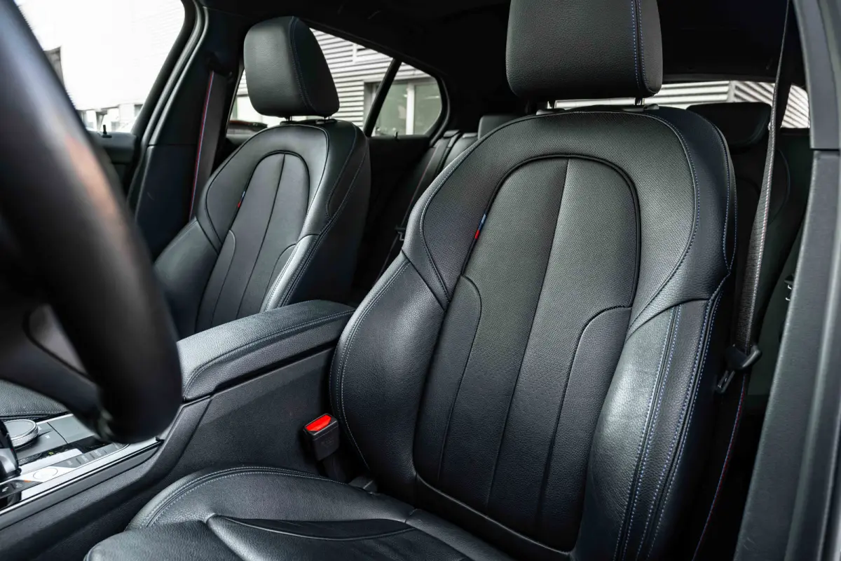 M135i xDrive High Executive 306 PK | Panoramadak | Harman Kardon | Geheugen Stoelen | Stuurverwarming