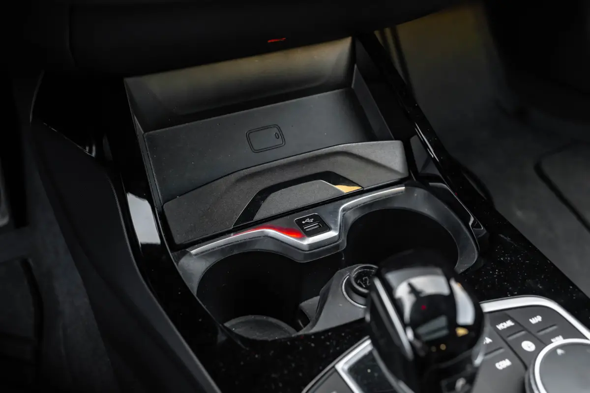 M135i xDrive High Executive 306 PK | Panoramadak | Harman Kardon | Geheugen Stoelen | Stuurverwarming