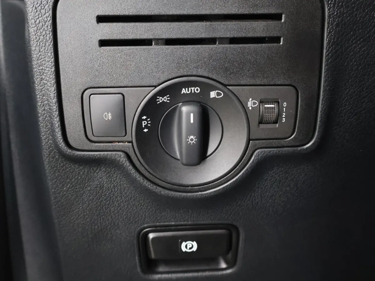 114 CDI L2 | Digitale Radio | Achteruitrijcamera | Cruisecontrol | Airco | Carplay | Comfortstoel Bestuurder | Bijrijdersbank | Houten Laadvloer | Achterdeuren| Certified |*