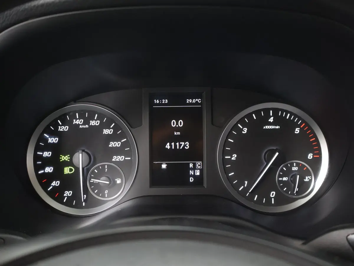 114 CDI L2 | Digitale Radio | Achteruitrijcamera | Cruisecontrol | Airco | Carplay | Comfortstoel Bestuurder | Bijrijdersbank | Houten Laadvloer | Achterdeuren| Certified |*