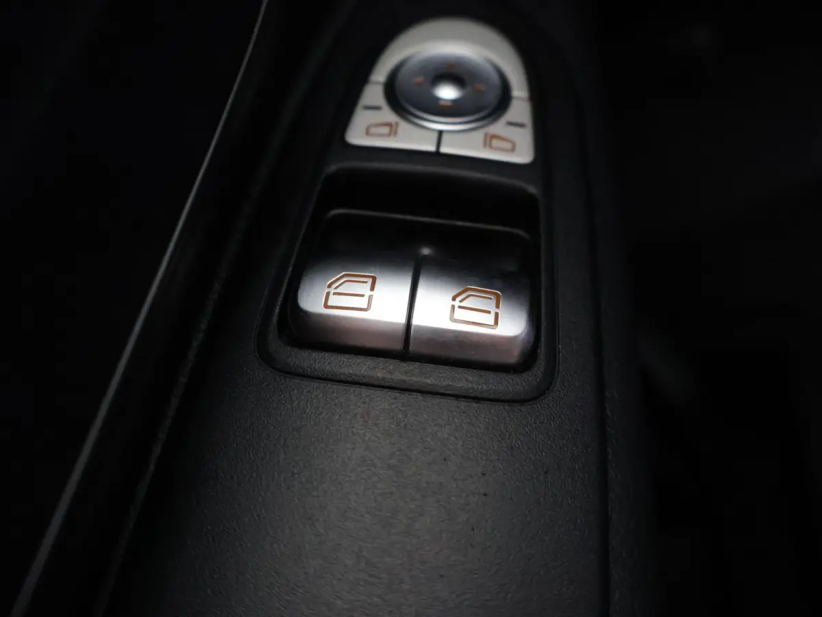 114 CDI L2 | Digitale Radio | Achteruitrijcamera | Cruisecontrol | Airco | Carplay | Comfortstoel Bestuurder | Bijrijdersbank | Houten Laadvloer | Achterdeuren| Certified |*