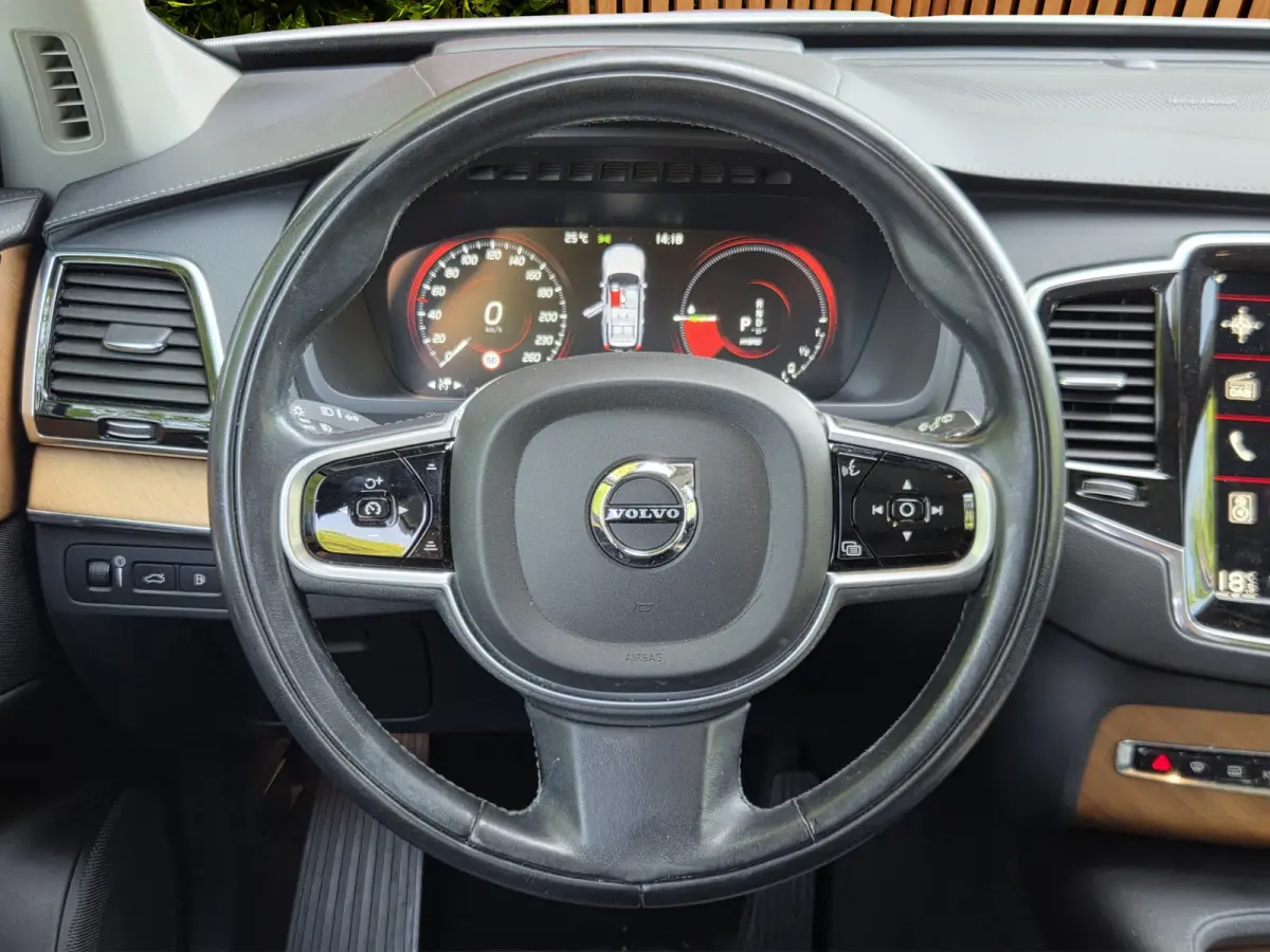 2.0 T8 Recharge AWD Inscription | Pano | HUD | 360 Cam | Pilot Assist | Memory