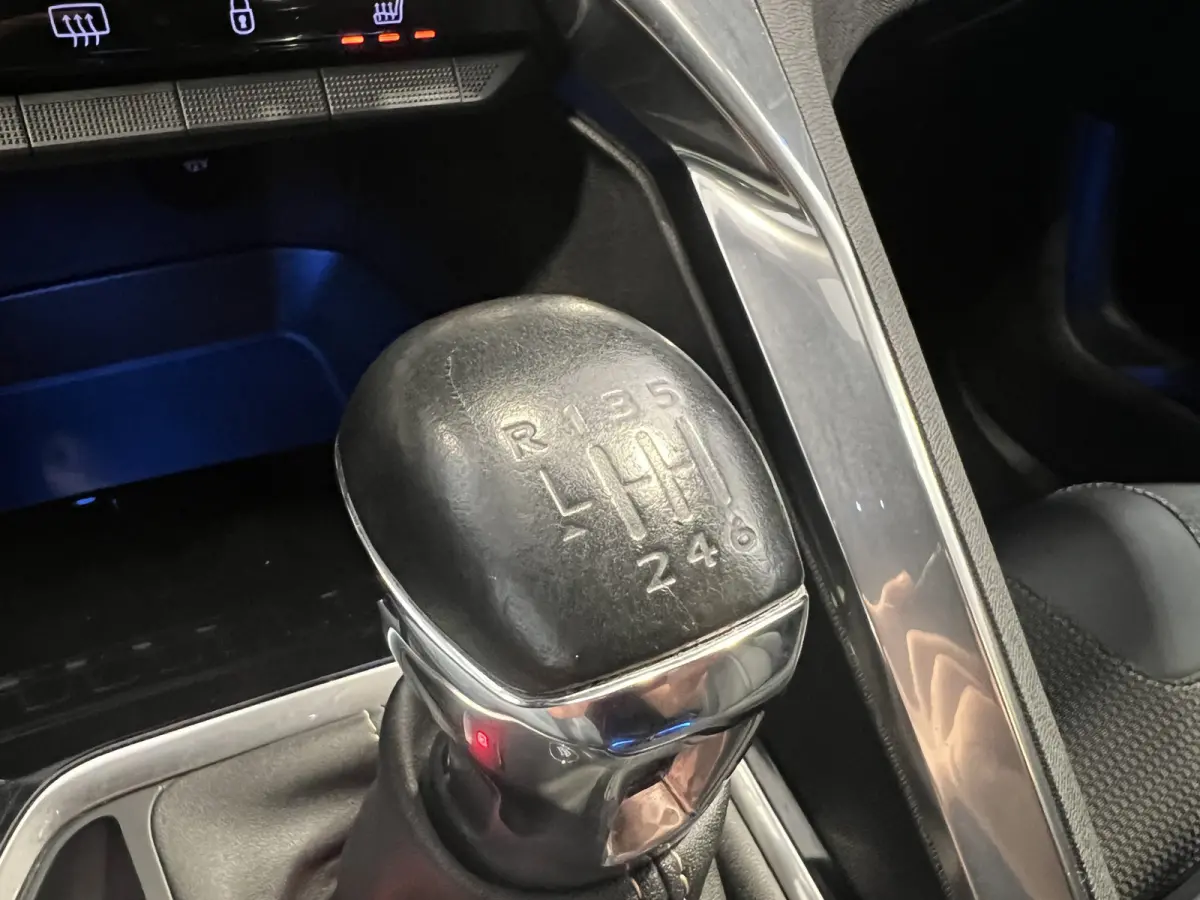 1.2 Turbo GT | Navigatie/Android/Apple Carplay | LM Velgen 18" | Voorstoelen Verwarmd + Massage | Cruise Control Adaptief | Airco |