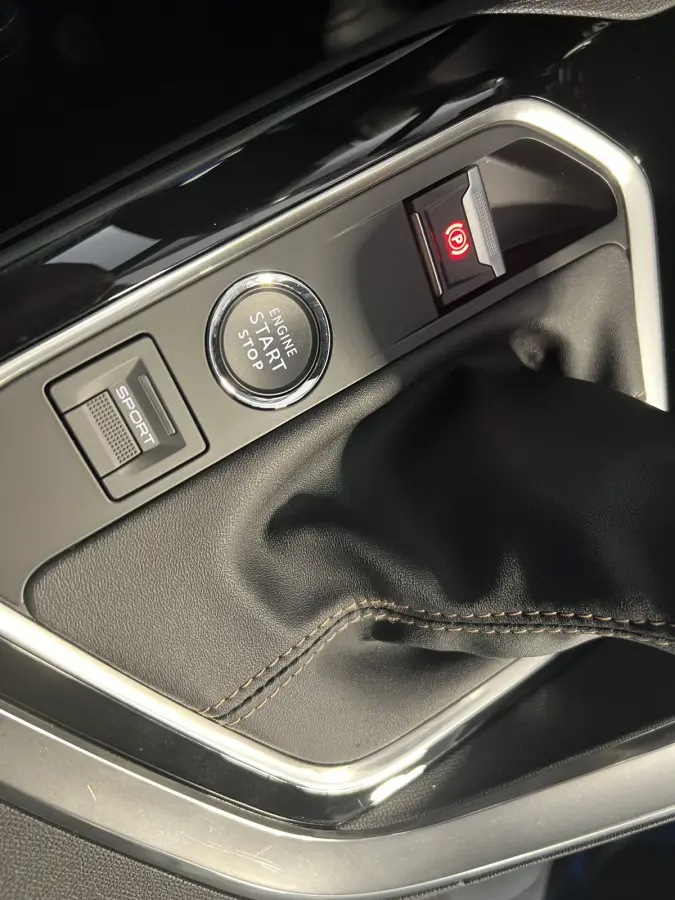 1.2 Turbo GT | Navigatie/Android/Apple Carplay | LM Velgen 18" | Voorstoelen Verwarmd + Massage | Cruise Control Adaptief | Airco |