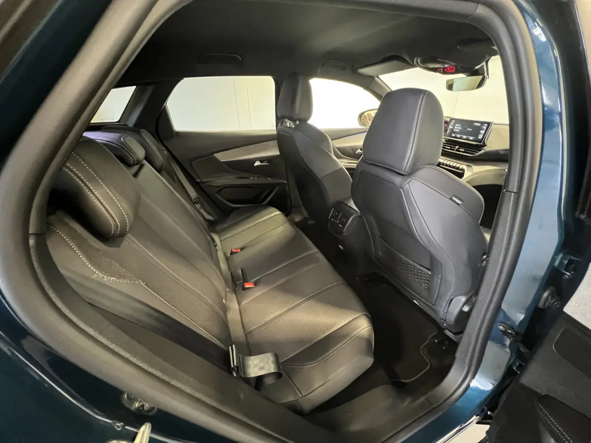 1.2 Turbo GT | Navigatie/Android/Apple Carplay | LM Velgen 18" | Voorstoelen Verwarmd + Massage | Cruise Control Adaptief | Airco |