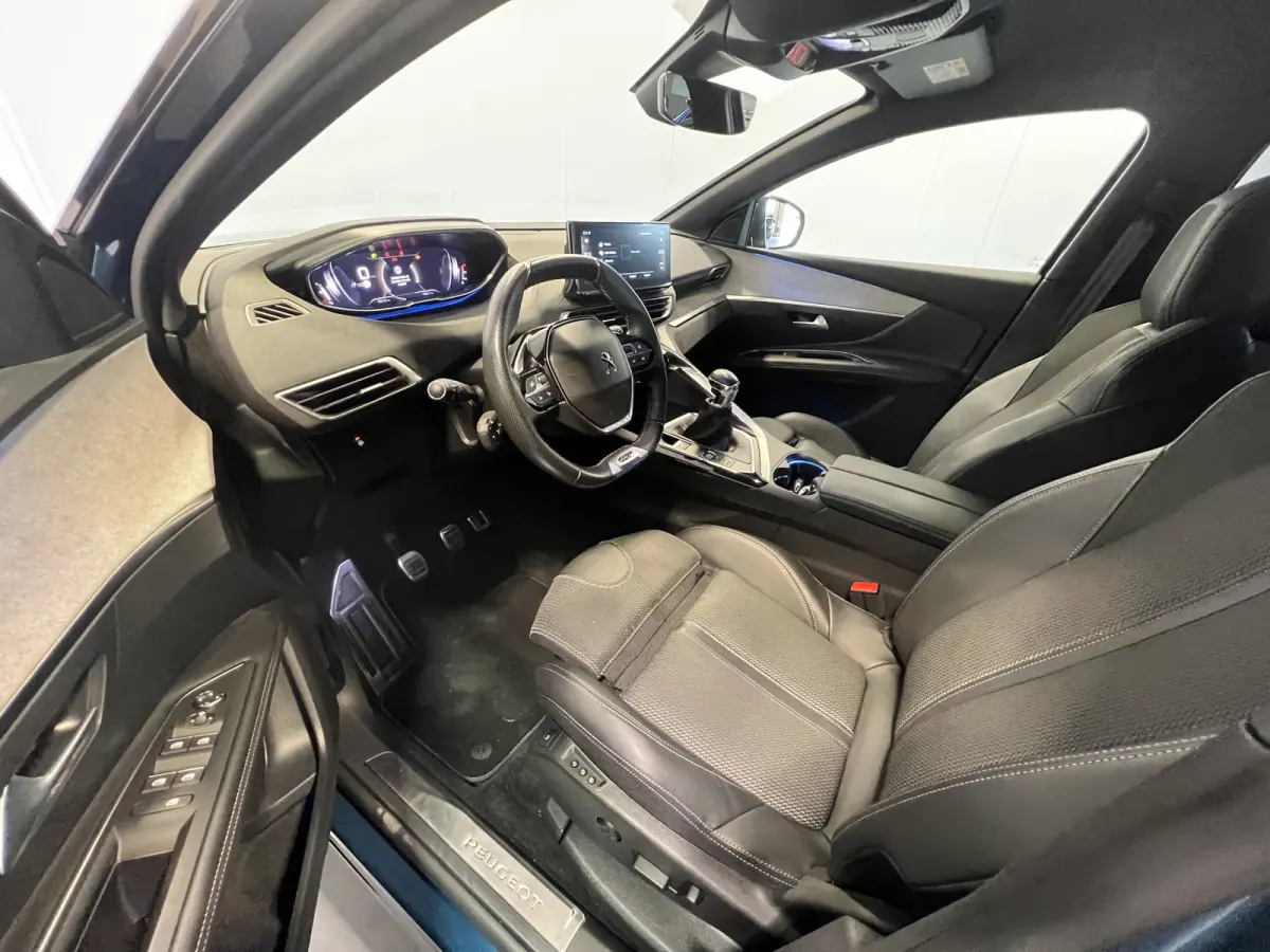 1.2 Turbo GT | Navigatie/Android/Apple Carplay | LM Velgen 18" | Voorstoelen Verwarmd + Massage | Cruise Control Adaptief | Airco |